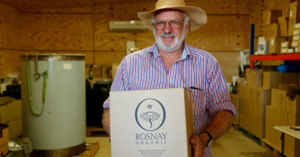 Richard Statham packing Rosnay Organic boxes